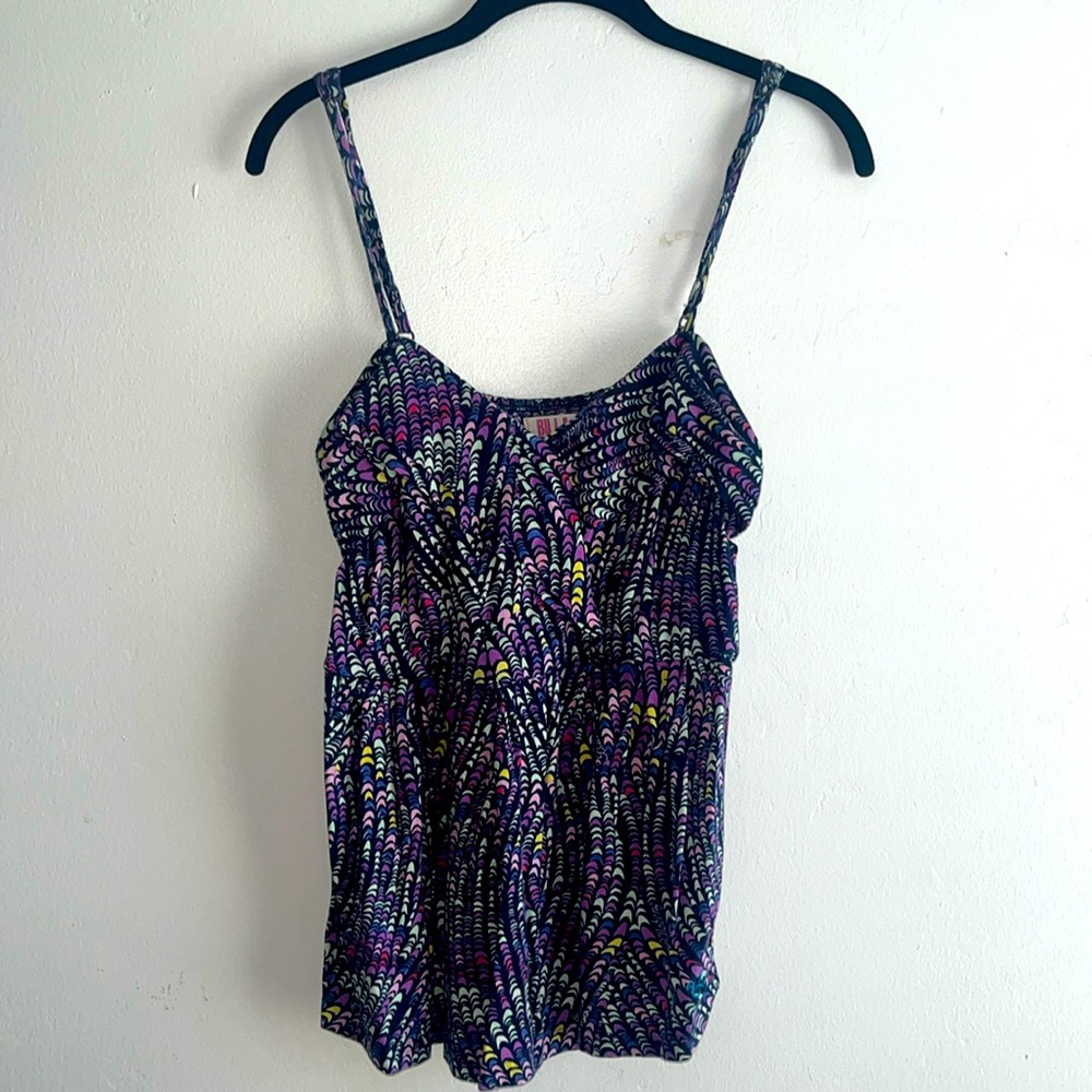 Billabong tank top with adjustable straps. Size L